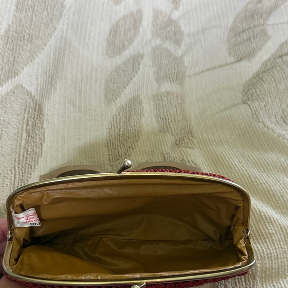 Stylish hand made and crocheted Roger Gimbel Tan and Red Glasses Case - Picture 4 of 10